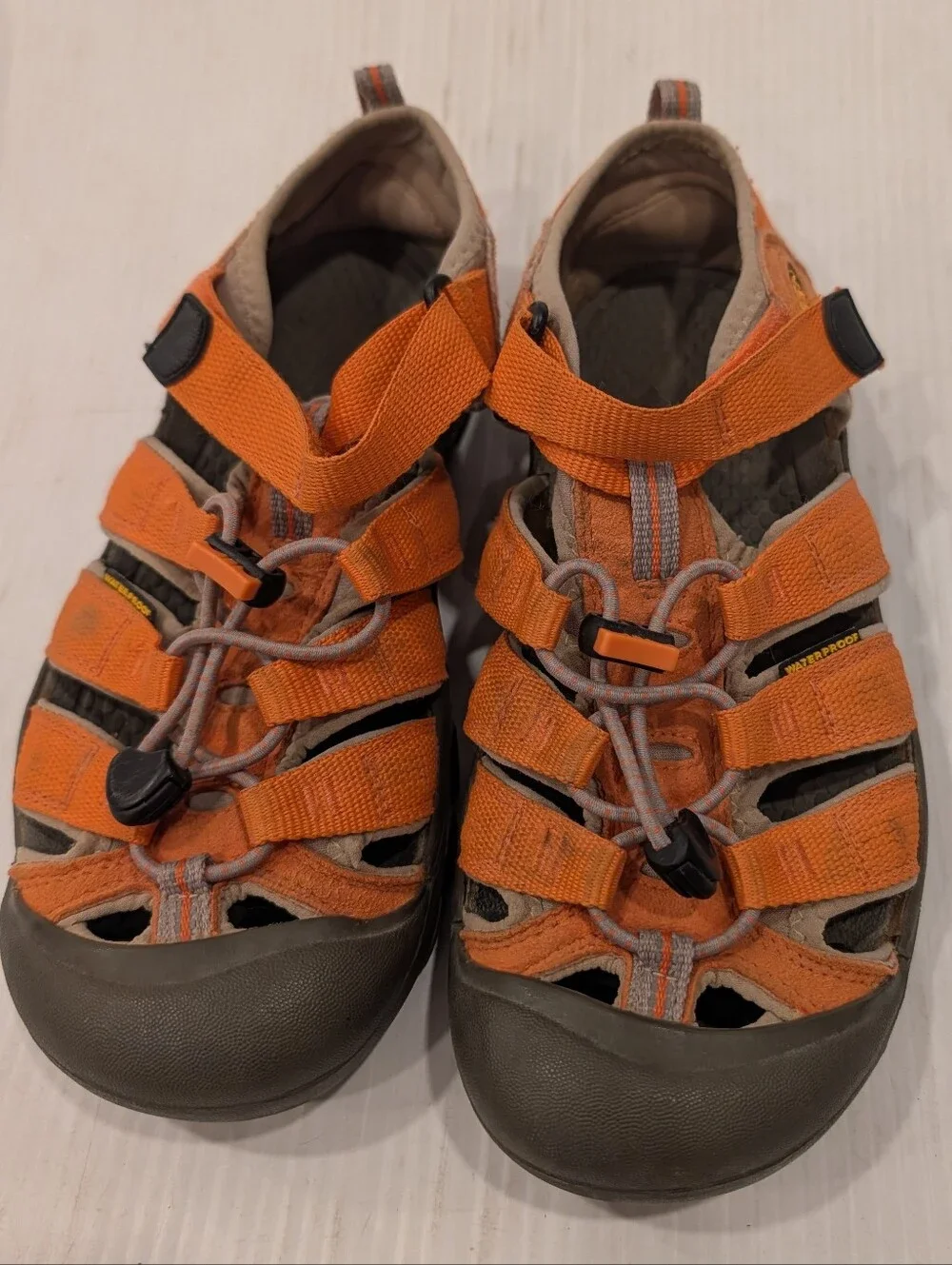 KEEN Newport Big Kids Closed Toe Orange Outdoor Sandals Water Shoes Size 5 Youth